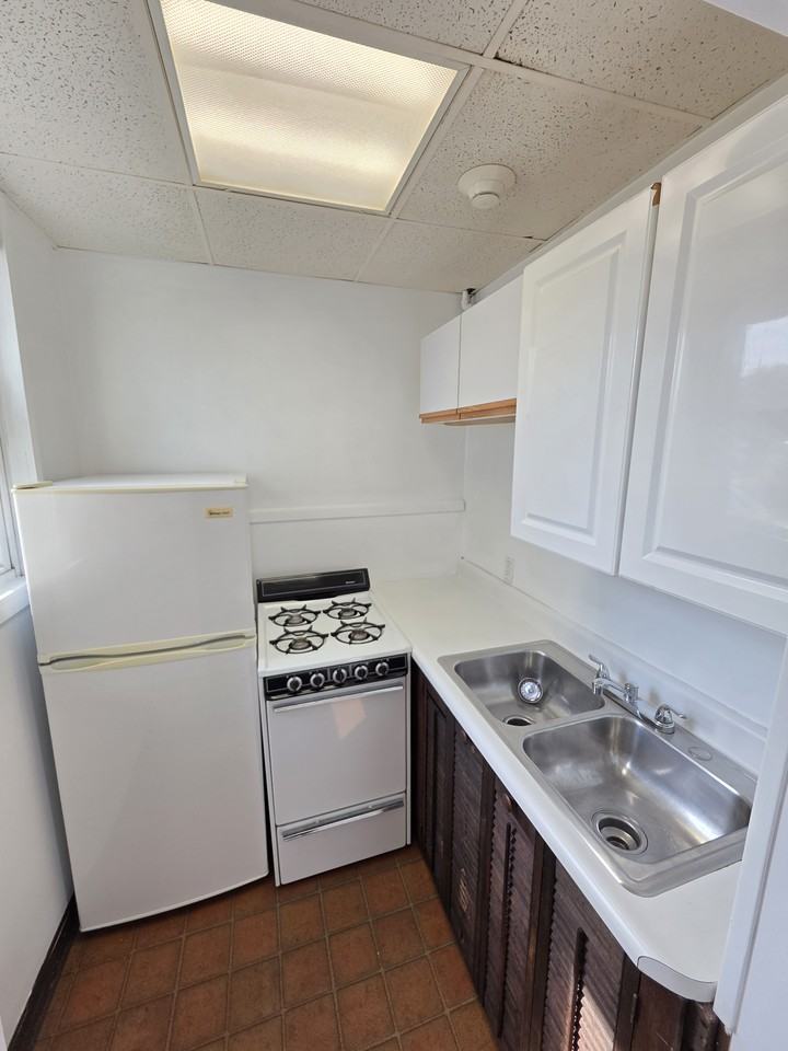 335-339 Broad St - Photo 3 of 7