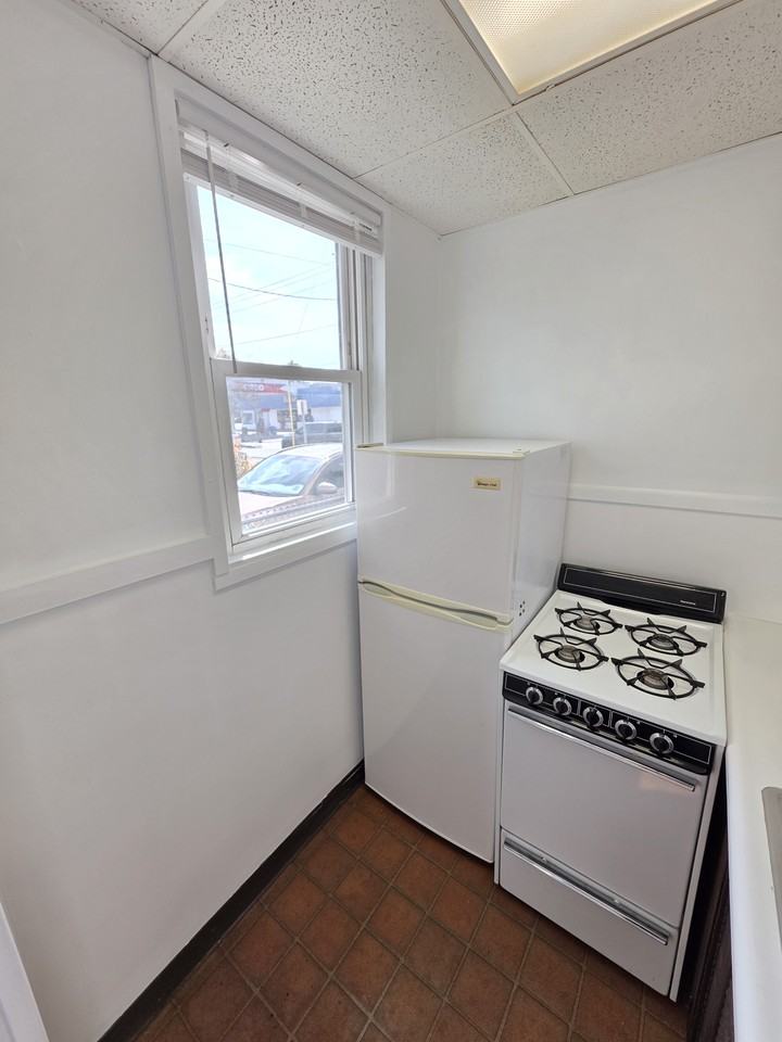 335-339 Broad St - Photo 4 of 7
