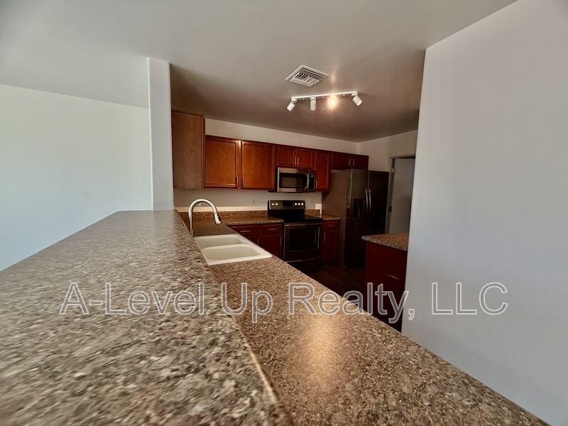 935 W Placita Canalito - Photo 7 of 30