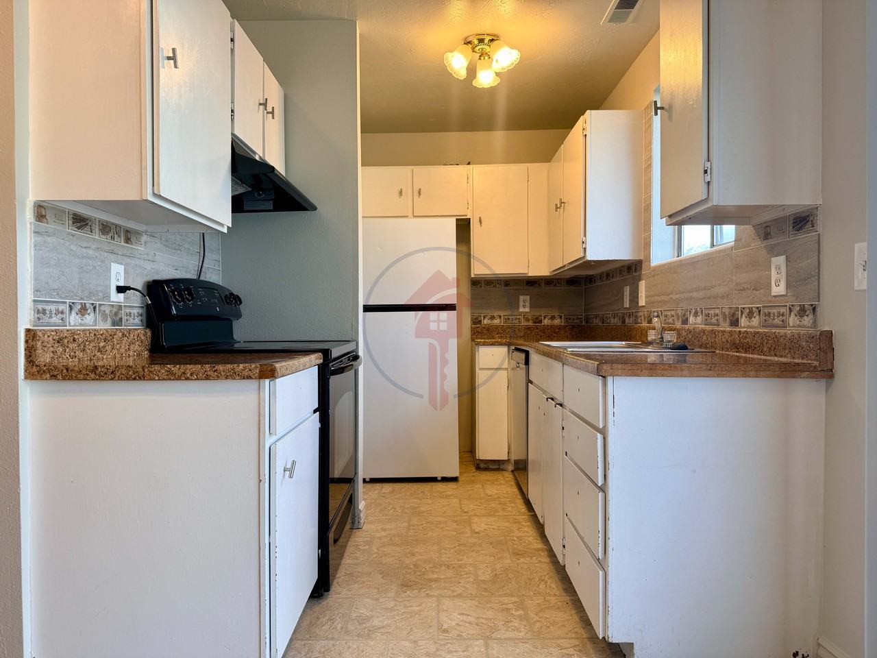 2032 W Hyannis Ave - Photo 4 of 16