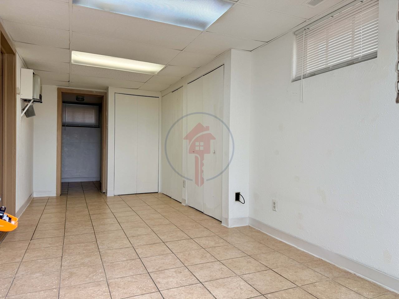 437 S Main St - Photo 4 of 8
