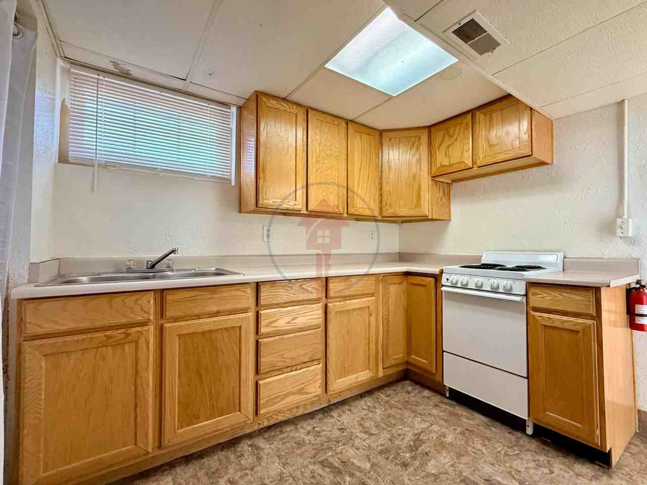 437 S Main St - Photo 5 of 8
