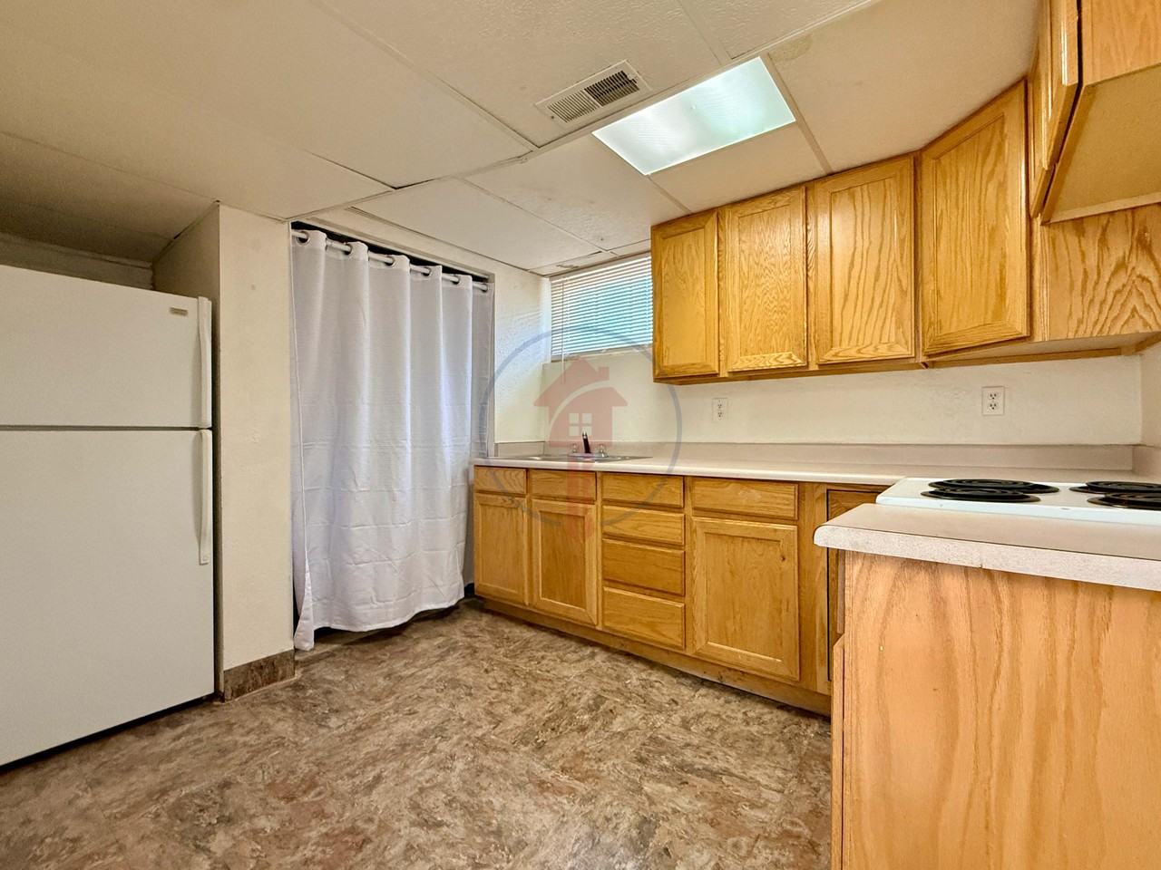 437 S Main St - Photo 6 of 8