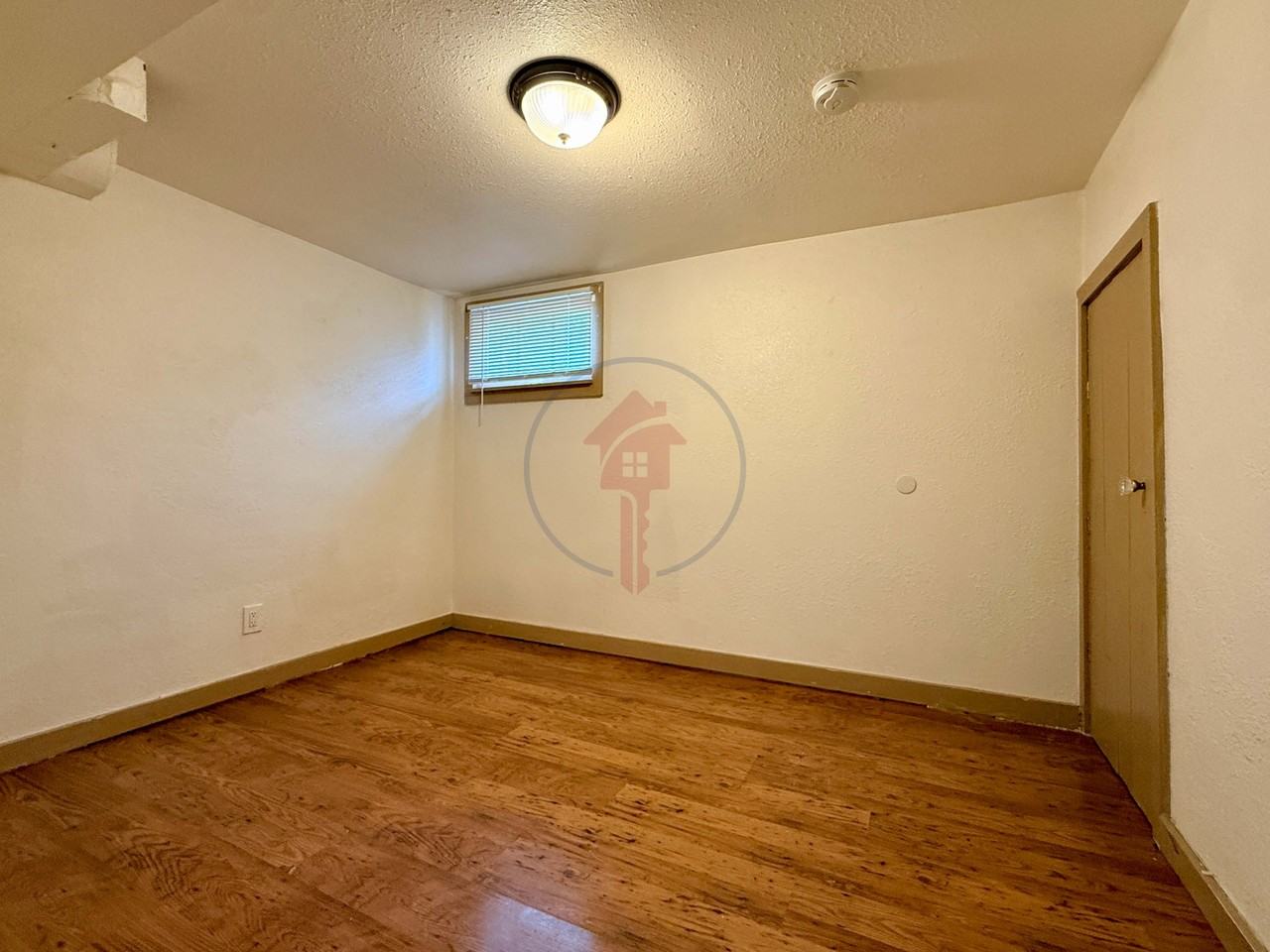 437 S Main St - Photo 7 of 8