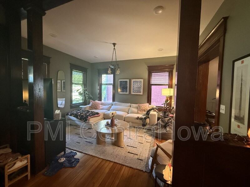729 19th St - Photo 2 of 13
