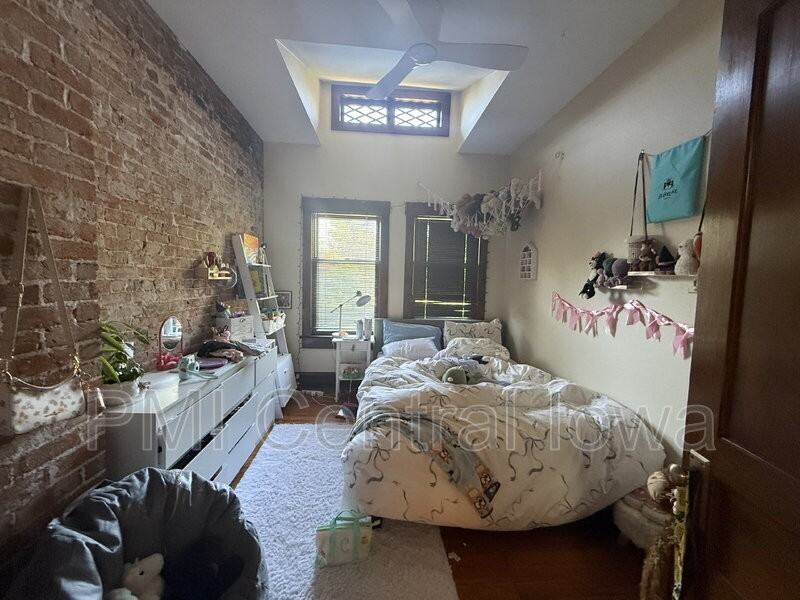 729 19th St - Photo 6 of 13