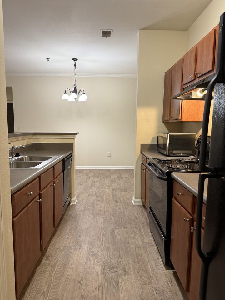 400 Vista Lake Dr #104 - Photo 6 of 21