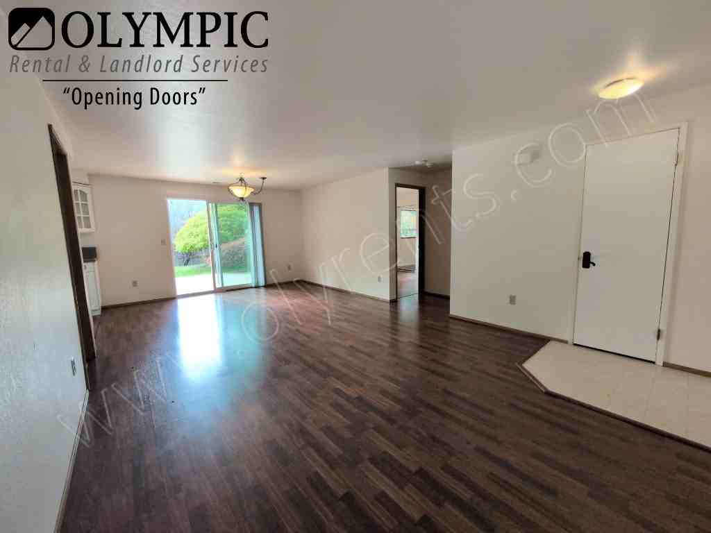 3045 Chelsea Ct Nw - Photo 4 of 18