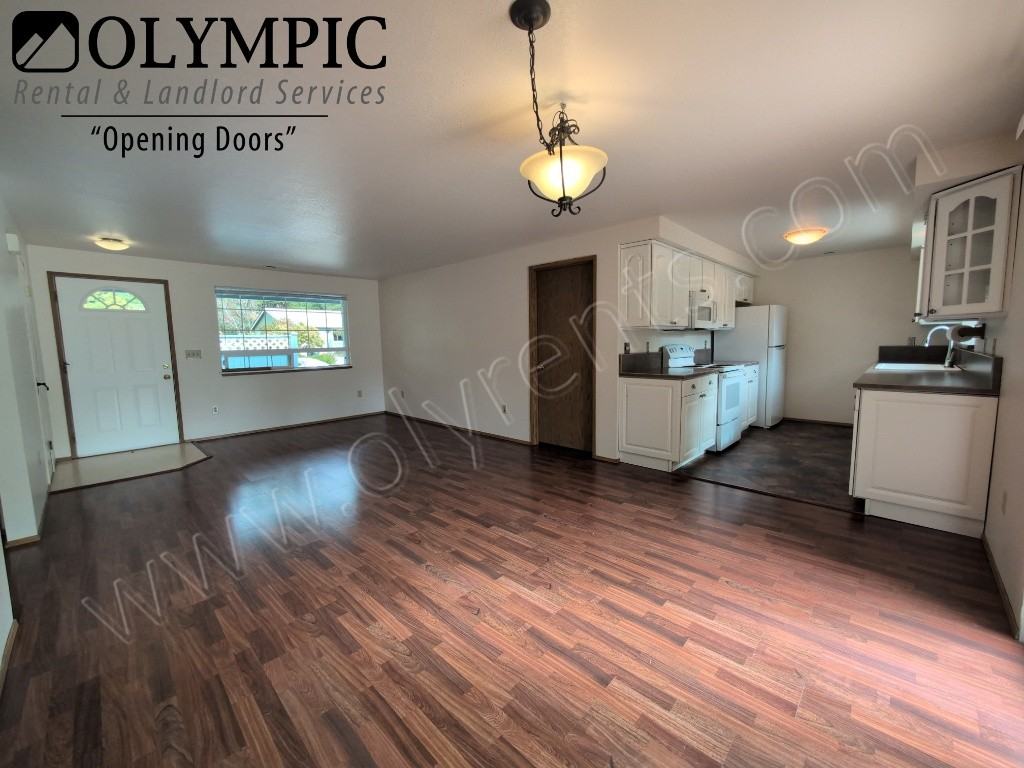 3045 Chelsea Ct Nw - Photo 5 of 18