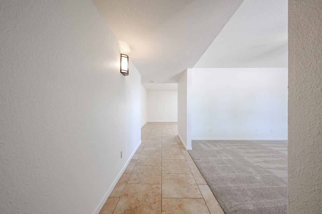 513 N 22nd Pl - Photo 4 of 50