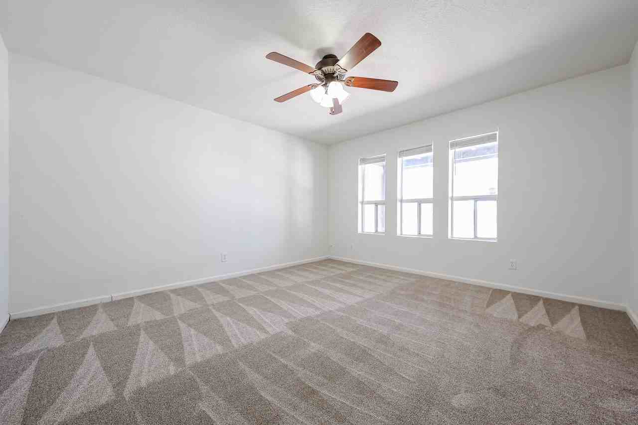 513 N 22nd Pl - Photo 5 of 50
