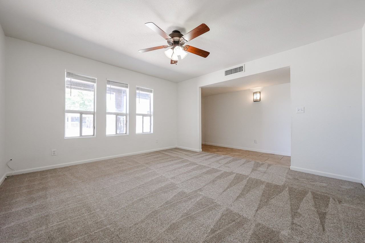 513 N 22nd Pl - Photo 6 of 50