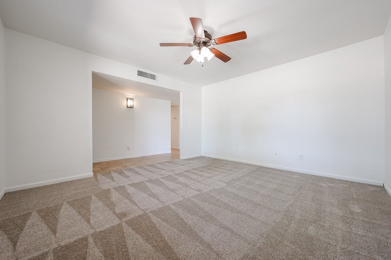 513 N 22nd Pl - Photo 7 of 50