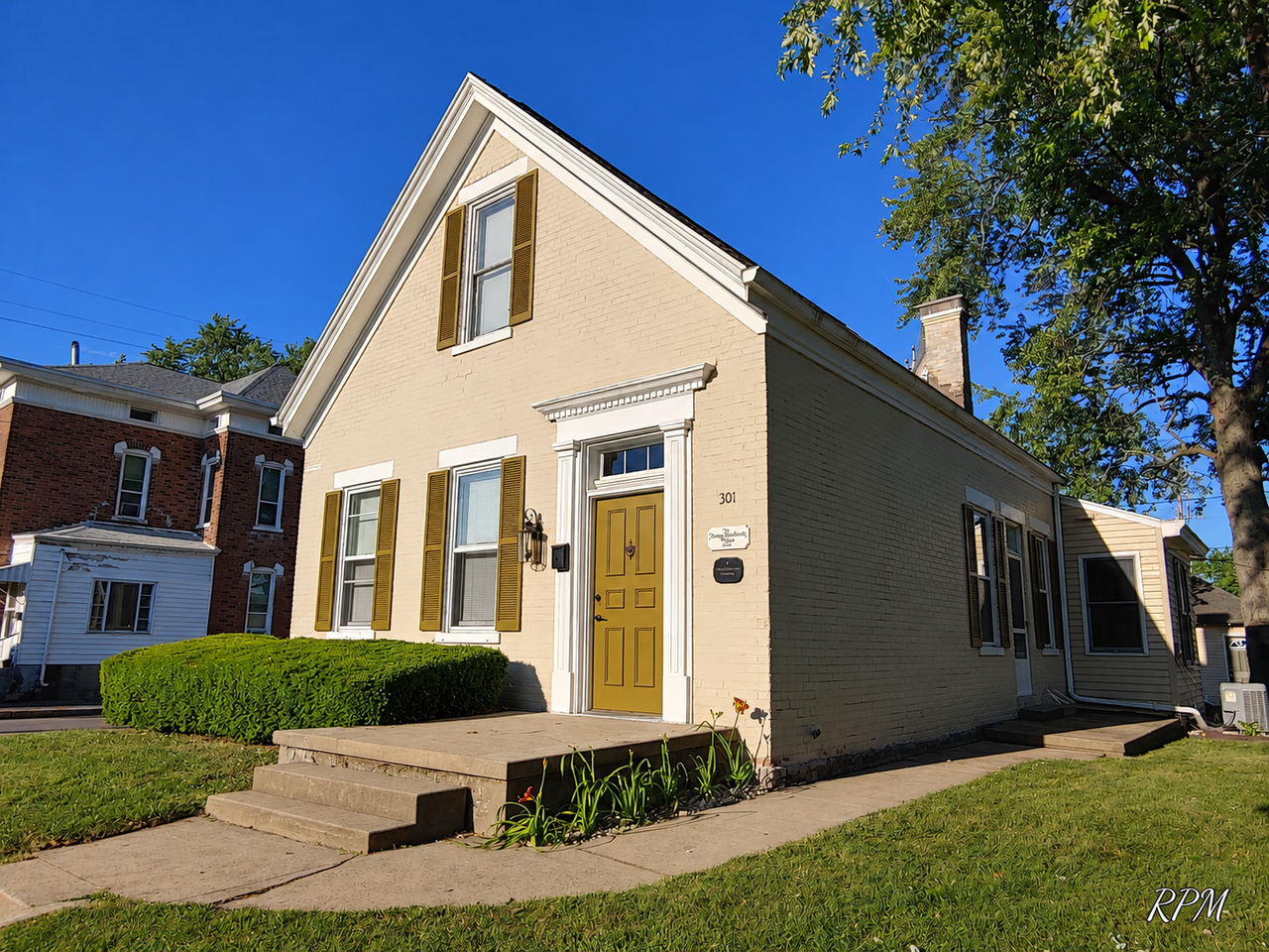 301 S 4th St