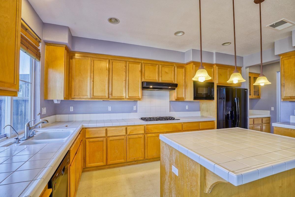 1007 Dry Creek Pl #NA - Photo 4 of 18