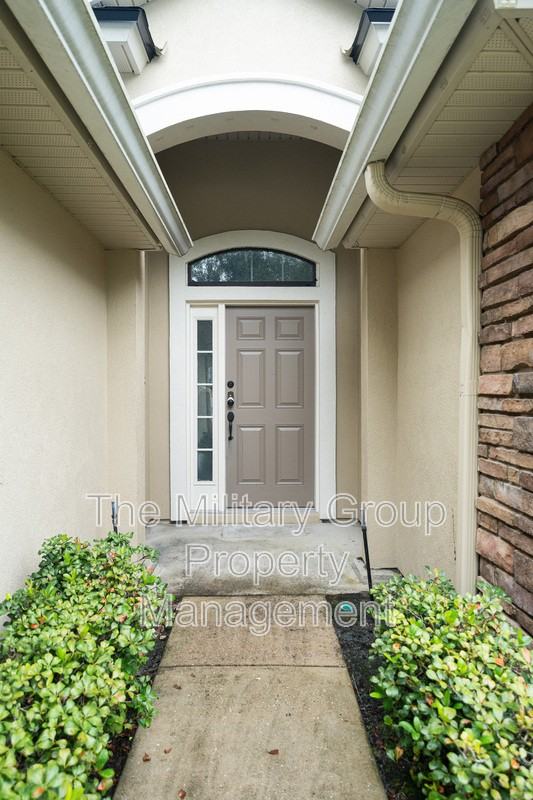 1059 Maple Ln - Photo 2 of 46