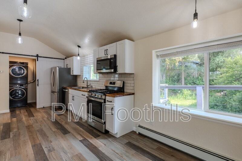 830 S Harlan St - Photo 3 of 13