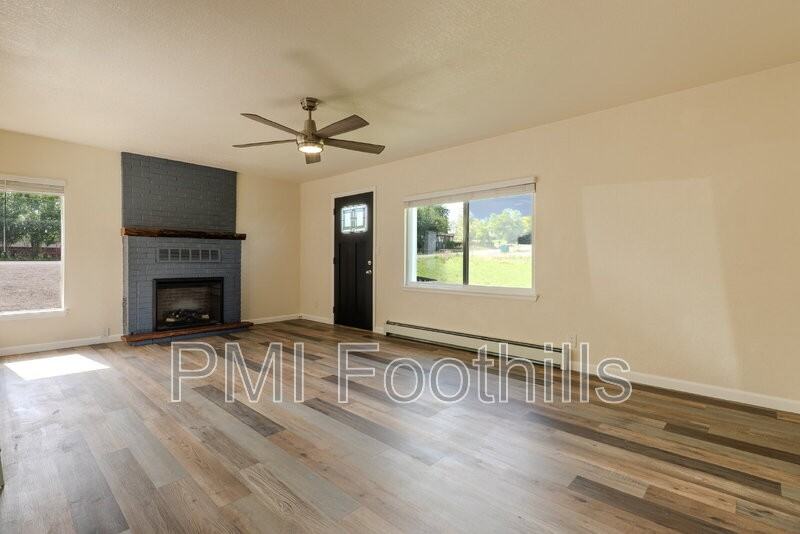 830 S Harlan St - Photo 6 of 13