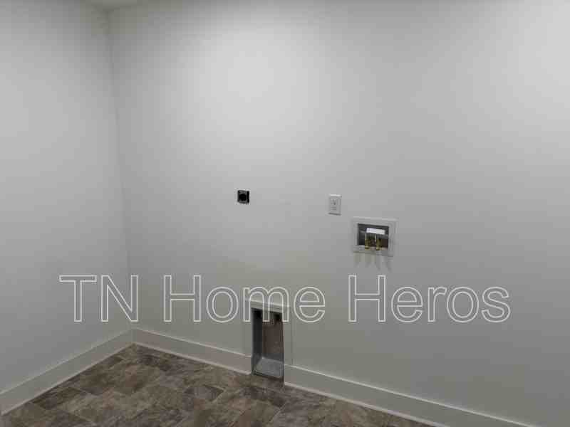 208 E Morelia Ave - Photo 4 of 4