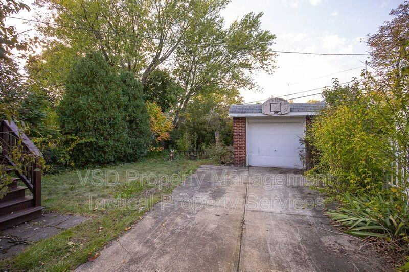 4742 Burleigh Rd - Photo 4 of 27