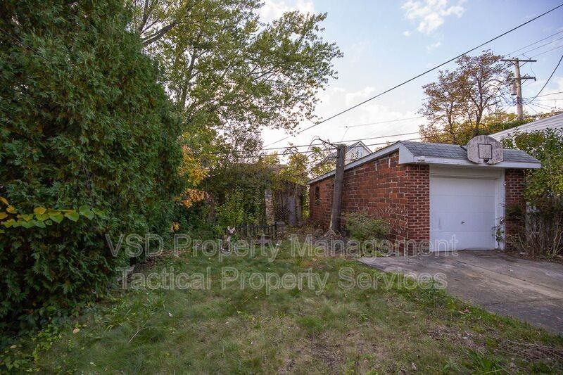 4742 Burleigh Rd - Photo 5 of 27