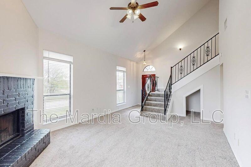 8002 Arbor Ave - Photo 2 of 4