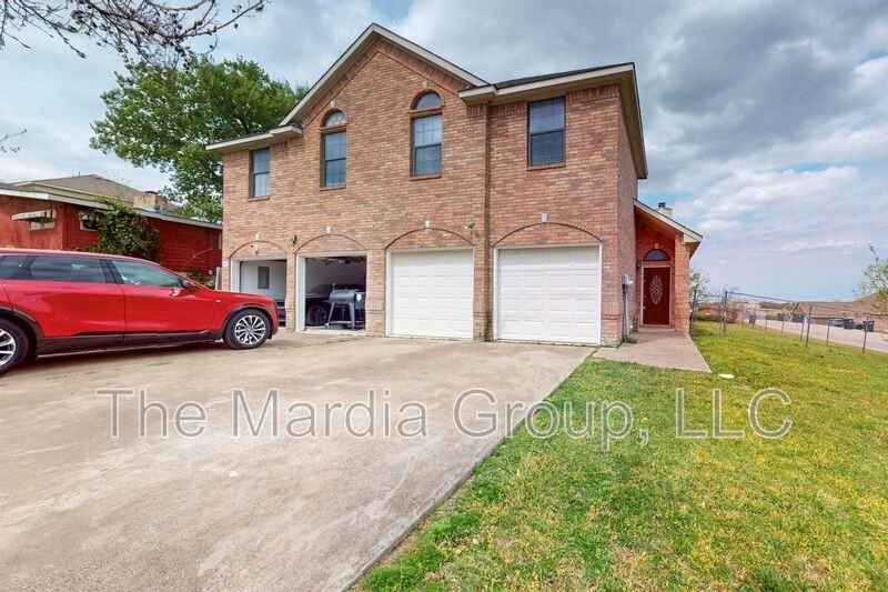 8002 Arbor Ave - Photo 3 of 4