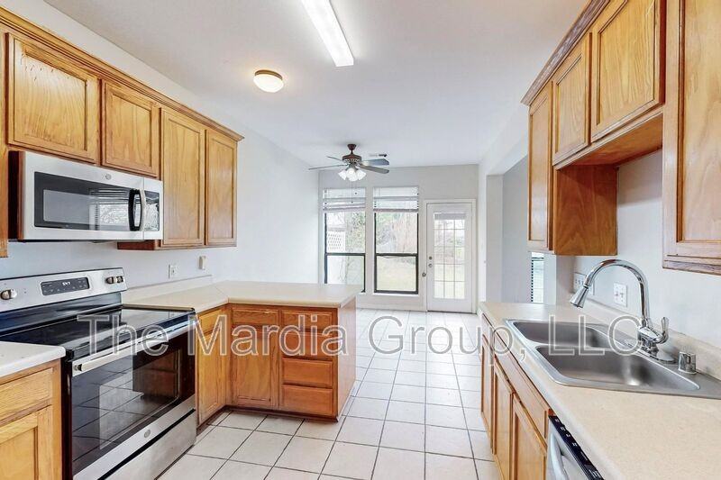 8002 Arbor Ave - Photo 4 of 4