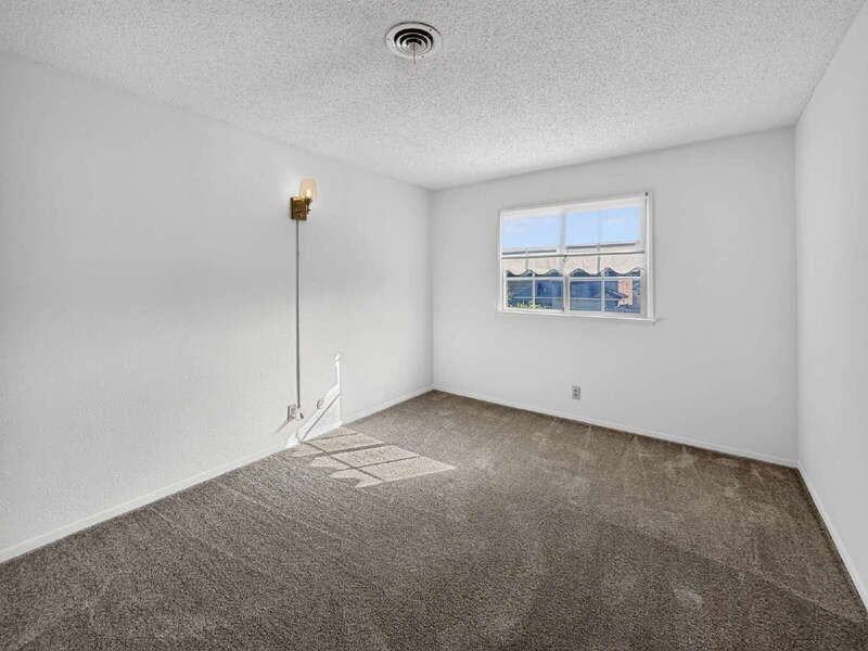 10469 Gregory Cir - Photo 5 of 13