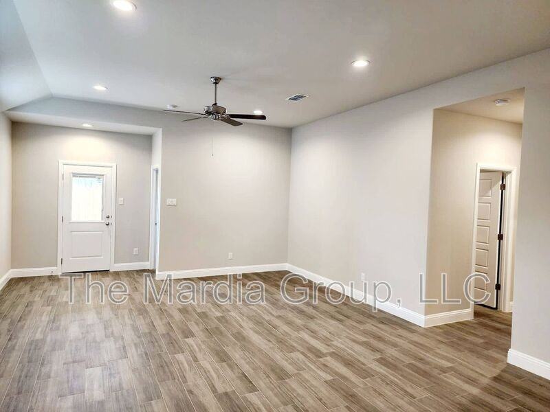 2320 Ruff Rd - Photo 3 of 17