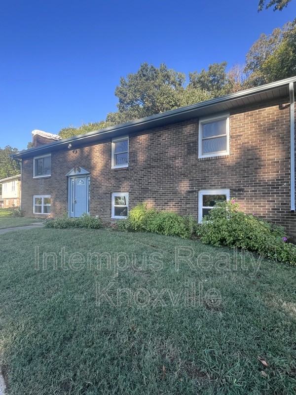 10917 Sonja Dr - Photo 3 of 8