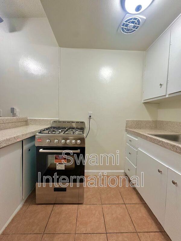 14910 Chadron Ave #P - Photo 5 of 16