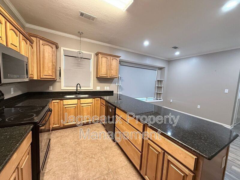 1709 Ethel St #A - Photo 4 of 11