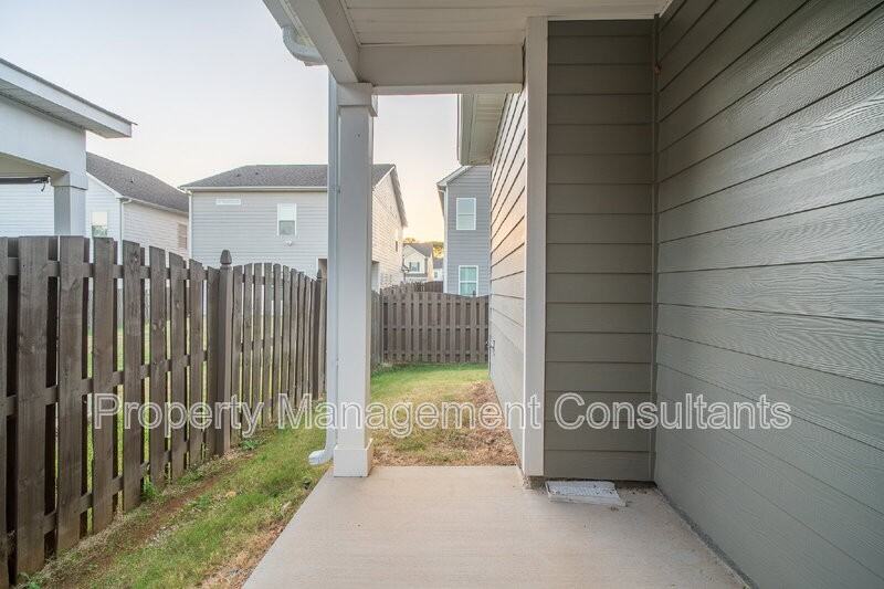 1033 Highgrove Hts Nw - Photo 4 of 26