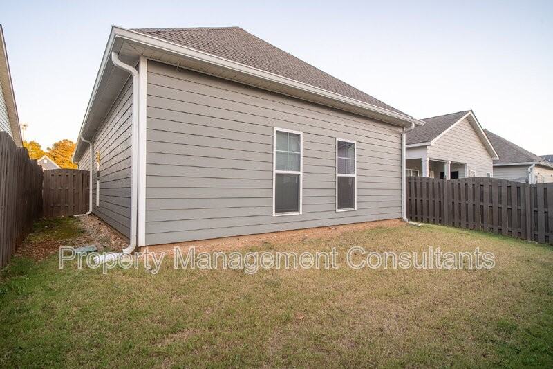 1033 Highgrove Hts Nw - Photo 6 of 26