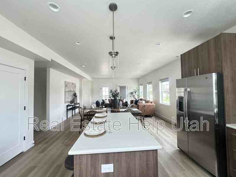 7846 S Holden St #A - Photo 7 of 11