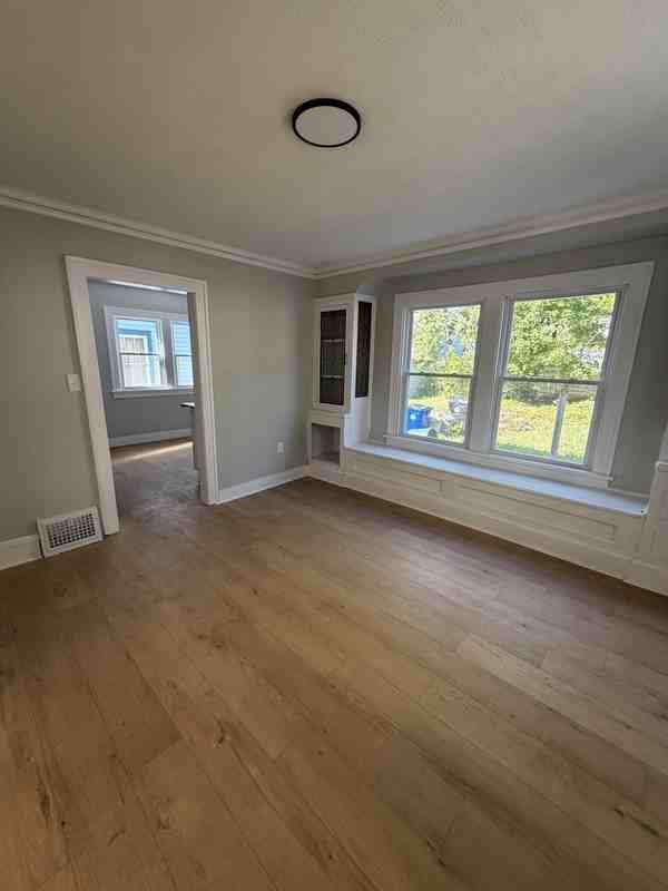 14209 Glendale Ave - Photo 3 of 9