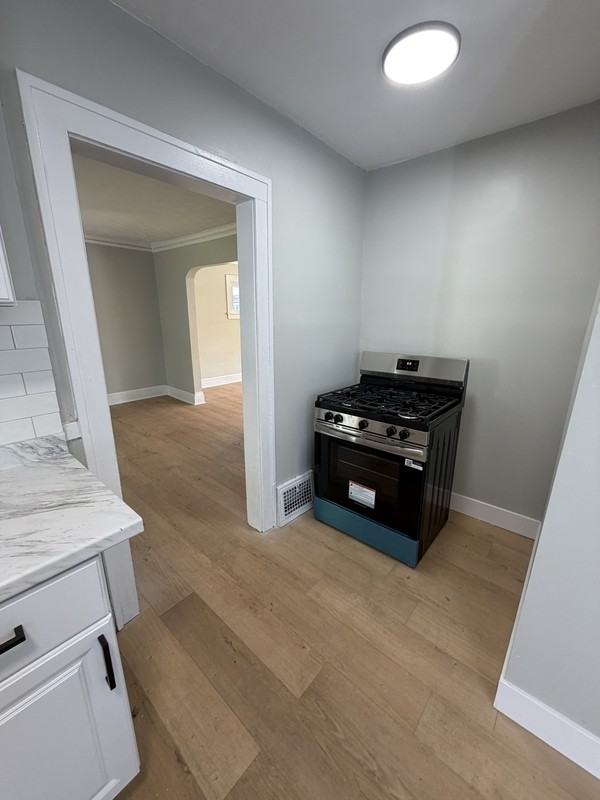 14209 Glendale Ave - Photo 5 of 9