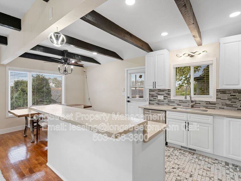 2812 Ne Bryant St - Photo 7 of 47