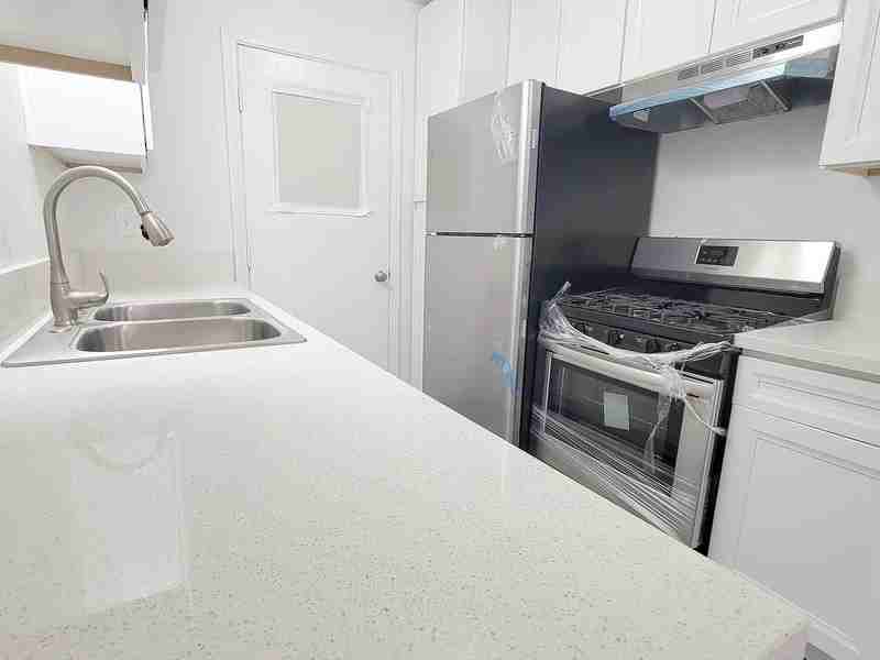 1060 E Washington Ave #3 - Photo 4 of 15