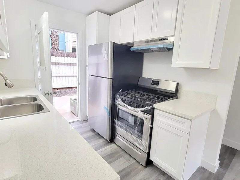 1060 E Washington Ave #3 - Photo 6 of 15
