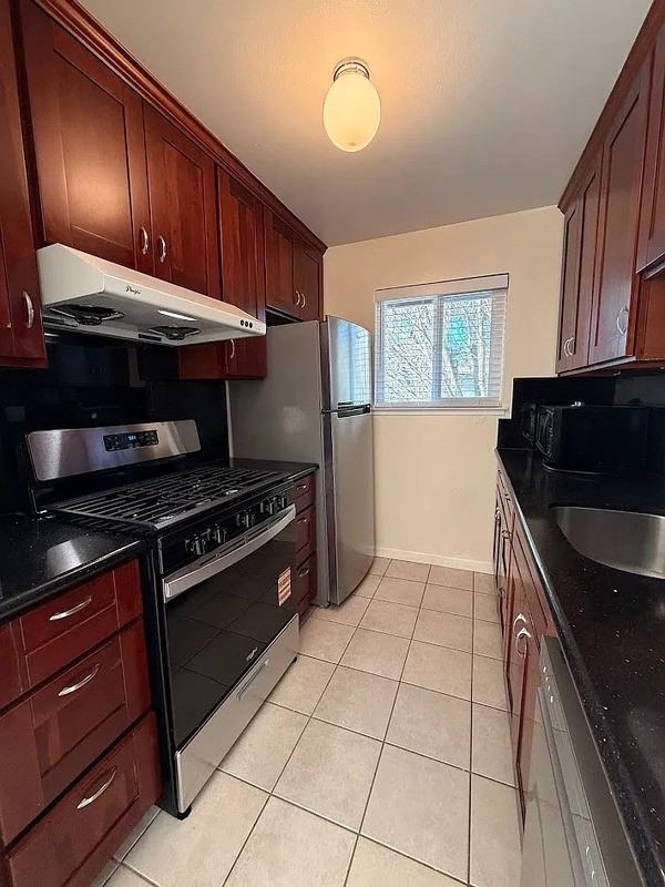 1742 Fremont Ct #4 - Photo 2 of 16
