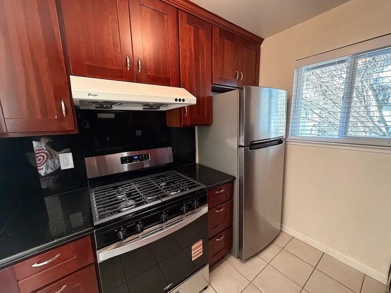 1742 Fremont Ct #4 - Photo 5 of 16