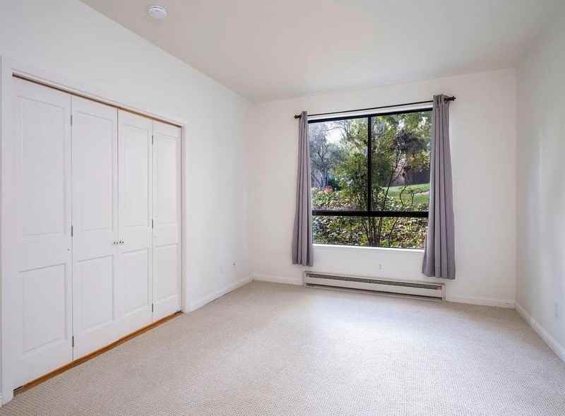 555 Seaver Dr - Photo 2 of 13