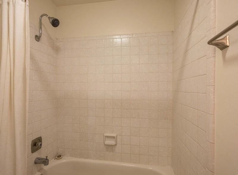 555 Seaver Dr - Photo 3 of 13