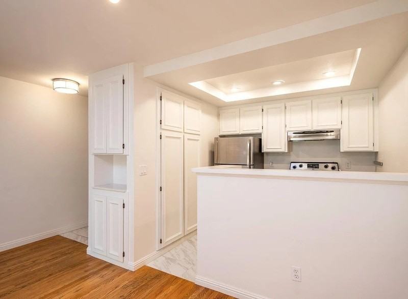 555 Seaver Dr - Photo 4 of 13