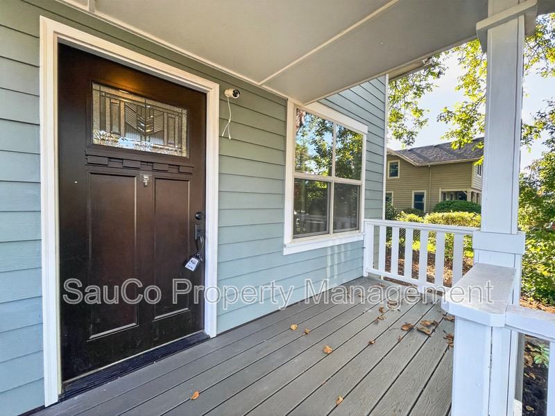1499 S Beech St - Photo 2 of 27