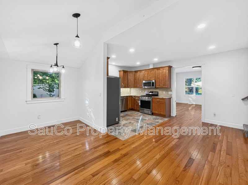 1499 S Beech St - Photo 6 of 27