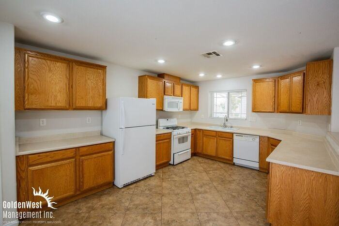 217 Snow Dome Ave - Photo 4 of 20