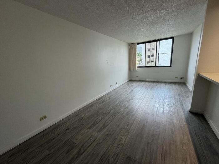 825 Coolidge St - Photo 3 of 5